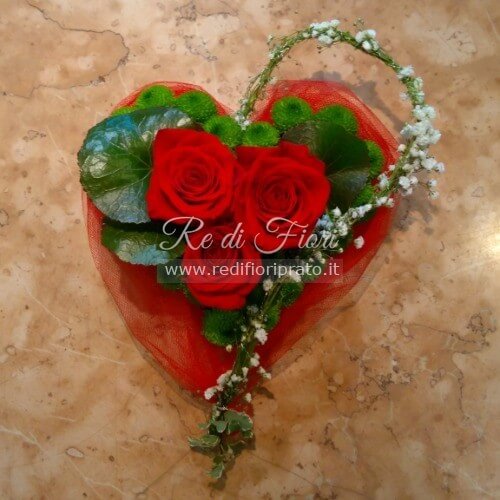 Cuore con 3 Rose Rosse Cuore con 3 Rose Rosse