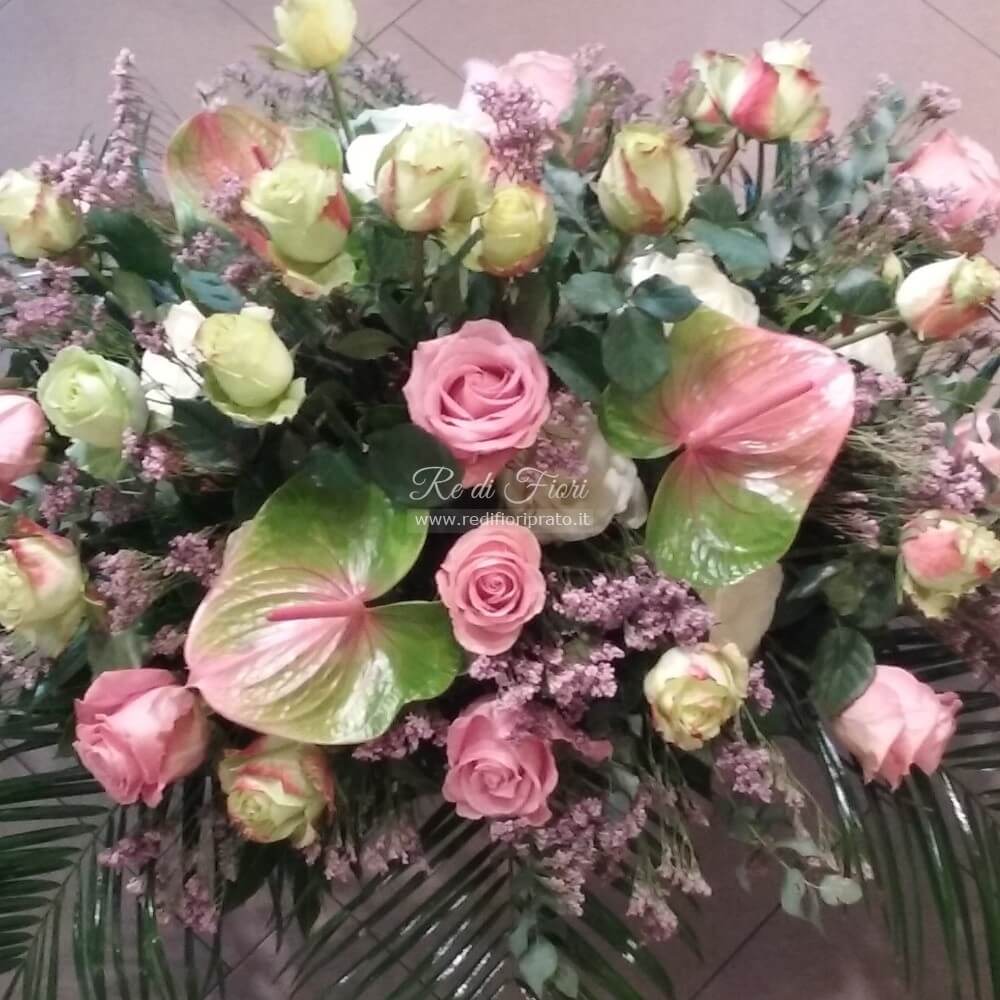 Cuscino funebre di tonalità chiara Cuscino funebre di tonalità chiara