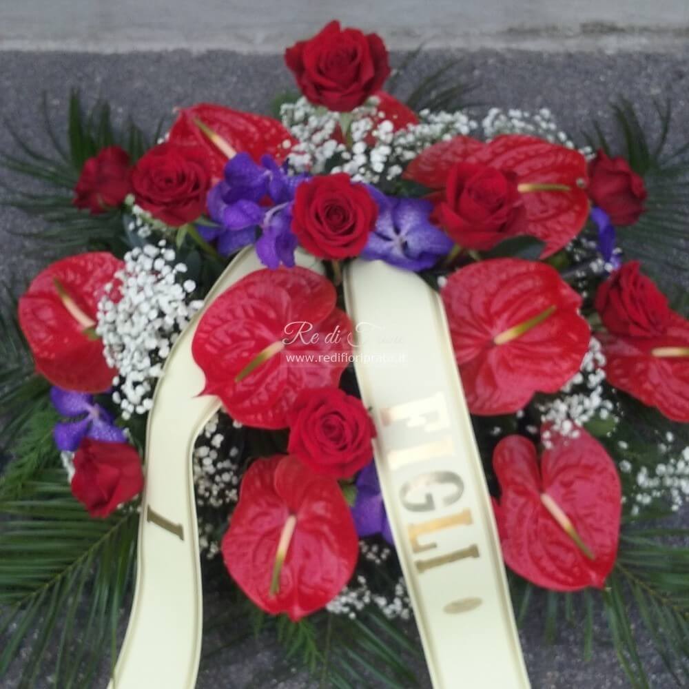 Cuscino funebre con anthurium , rose e orchidee Cuscino funebre con anthurium , rose e orchidee