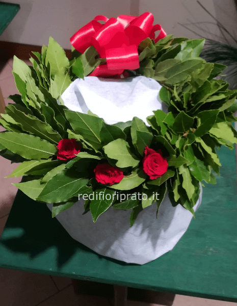 Coroncina di alloro con 3 rose Coroncina di alloro con 3 rose