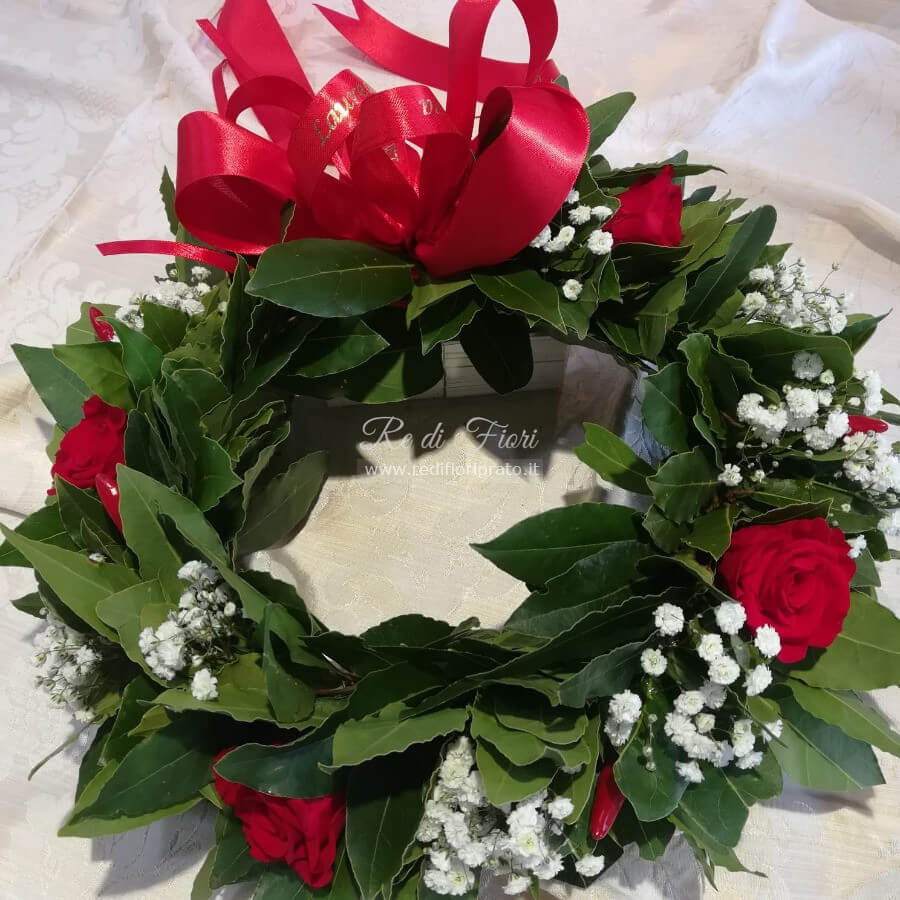 Coroncina per Laurea con rose e gypsophila Coroncina per Laurea con rose e gypsophila