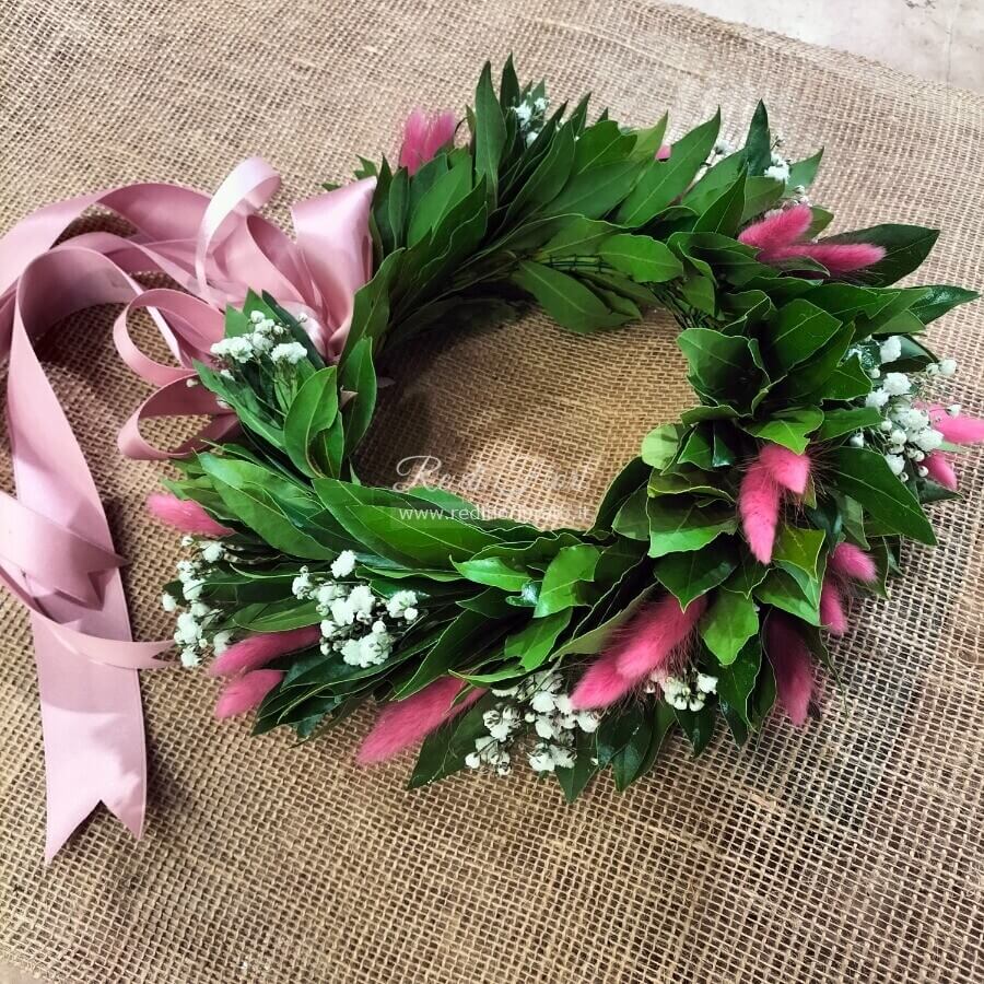 Coroncina di alloro con Lagurus e Gypsophila Coroncina di alloro con Lagurus e Gypsophila