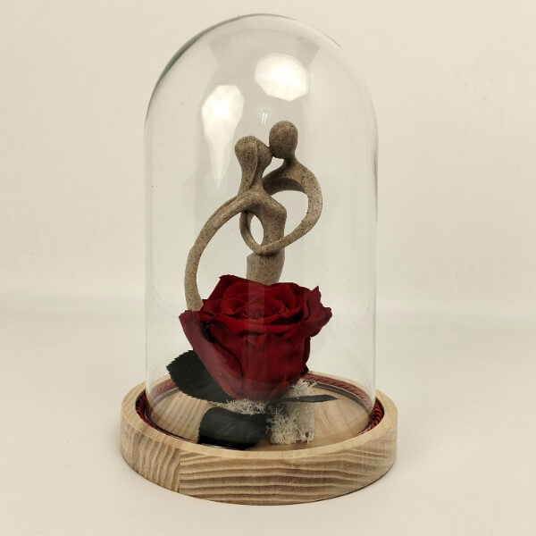 Campana di vetro con "Innamorati" e rosa rossa Campana di vetro con "Innamorati" e rosa rossa